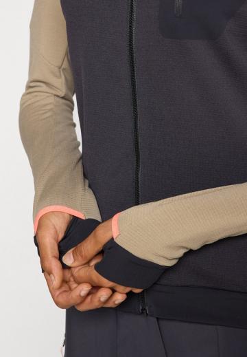 Спортивная куртка