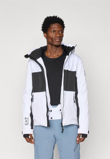 Сноубордическая куртка