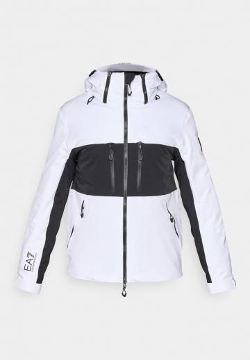 Сноубордическая куртка