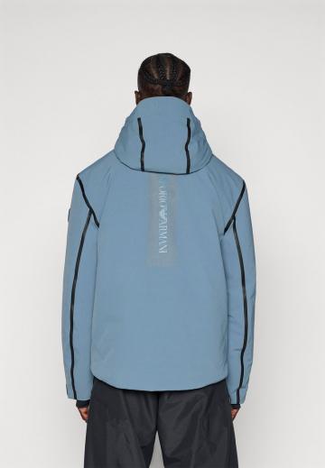 Сноубордическая куртка