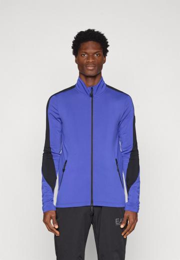 Спортивная куртка