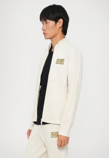 Спортивная кофта