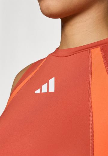 Спортивный топ