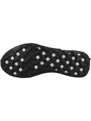 Походные кроссовки