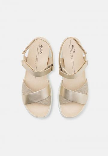 Босоножки на танкетке