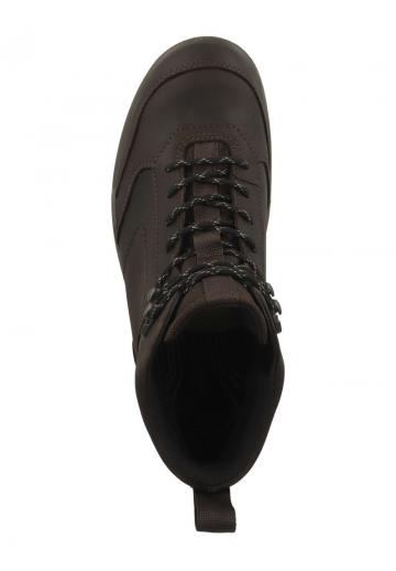 Походные кроссовки