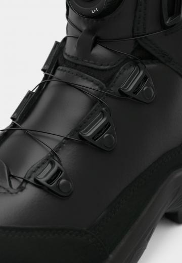 Походные ботинки