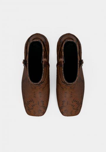 Полусапожки на высоком каблуке