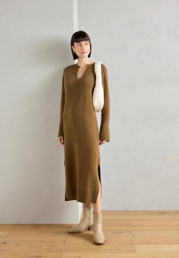 Вязаное платье