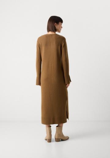 Вязаное платье