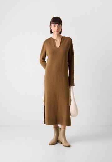 Вязаное платье