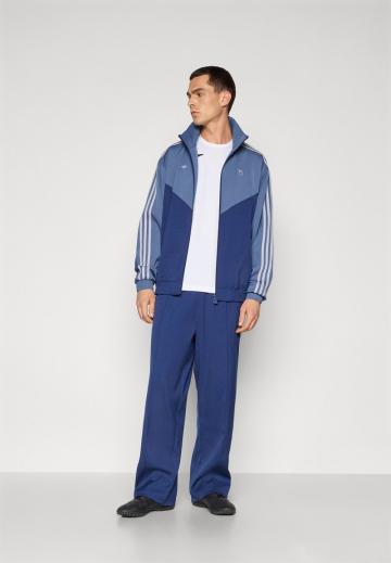 Спортивная куртка