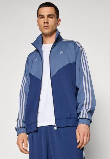 Спортивная куртка