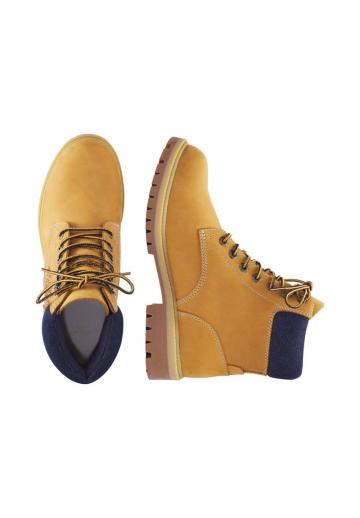 Ботинки на шнуровке