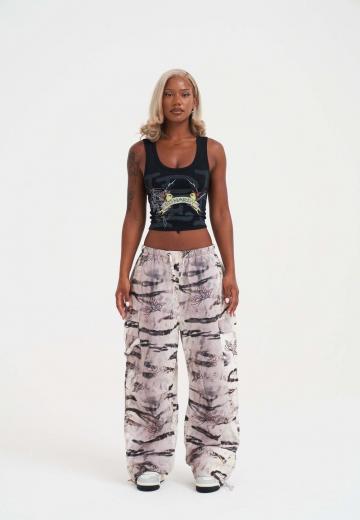 Брюки с накладными карманами