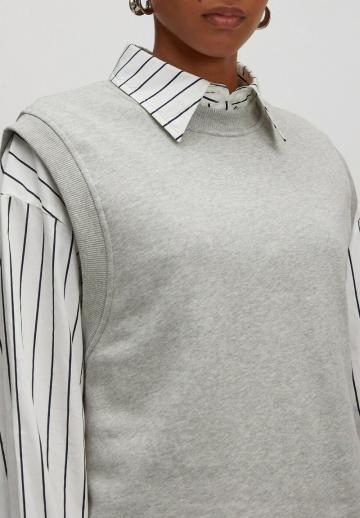 Пуловер без рукавов