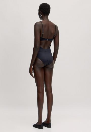 Слитный купальник