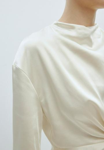 Атласная блузка