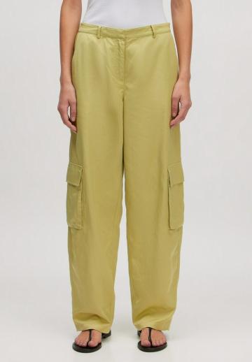 Брюки с накладными карманами