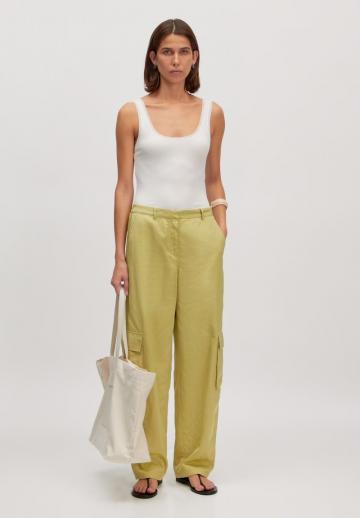 Брюки с накладными карманами