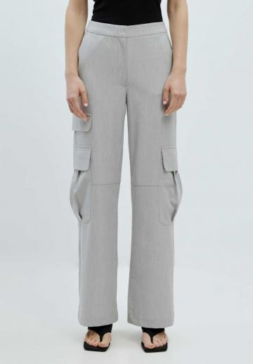 Брюки с накладными карманами