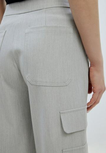Брюки с накладными карманами