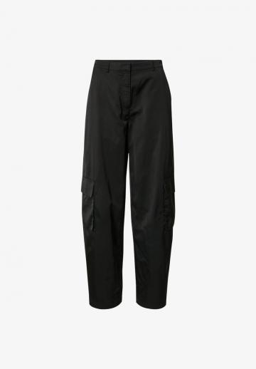 Брюки с накладными карманами