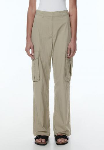 Брюки с накладными карманами