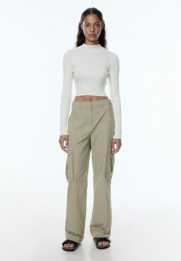 Брюки с накладными карманами