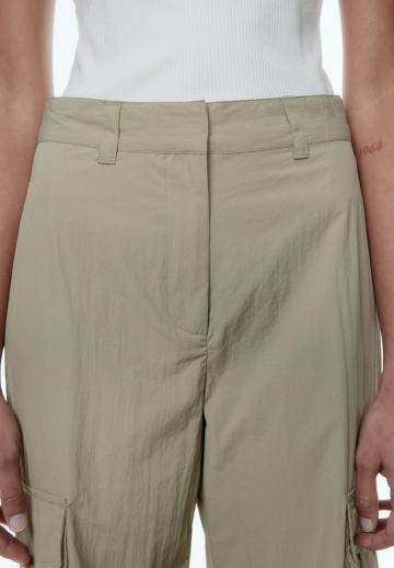 Брюки с накладными карманами