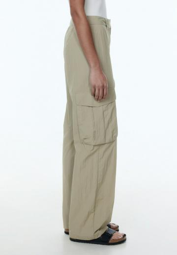 Брюки с накладными карманами