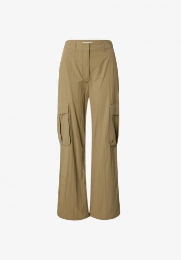 Брюки с накладными карманами