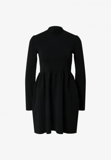 Вязаное платье