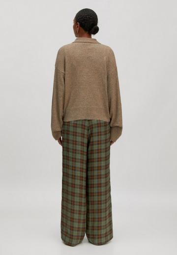 Пуловер с воротником поло