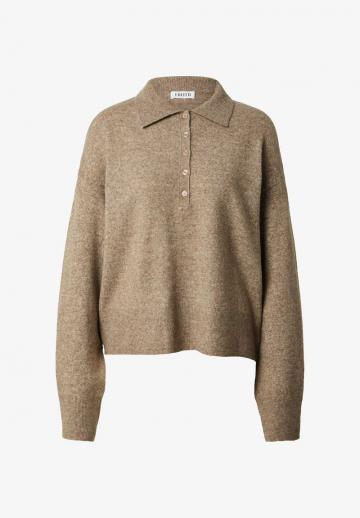 Пуловер с воротником поло