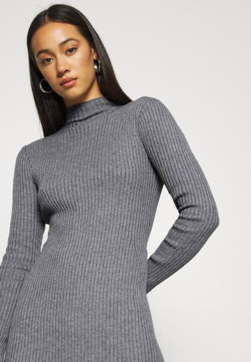 Платье футляр