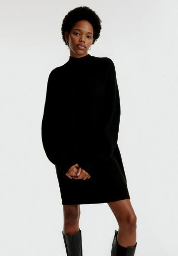 Вязаное платье