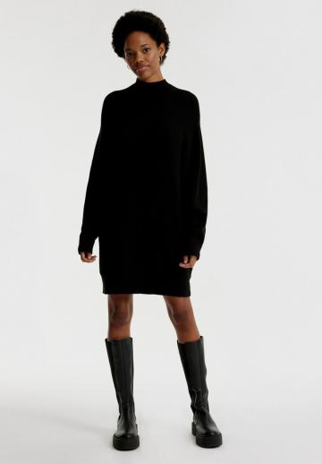 Вязаное платье