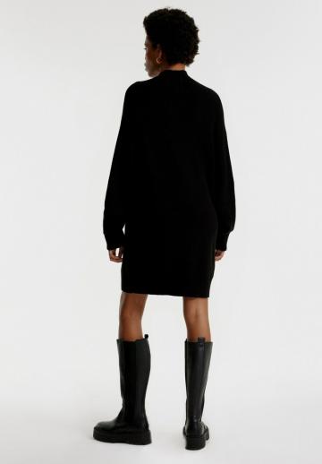 Вязаное платье