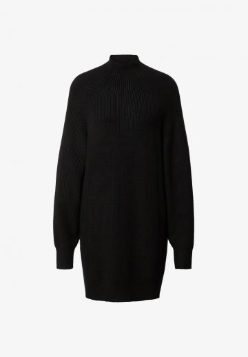 Вязаное платье