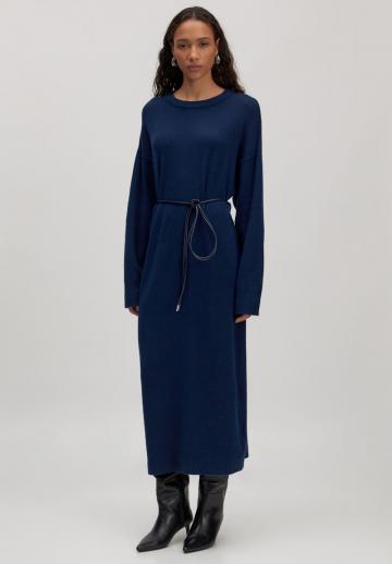 Вязаное платье