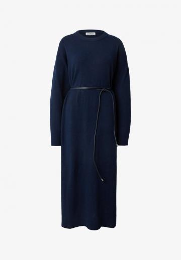 Вязаное платье