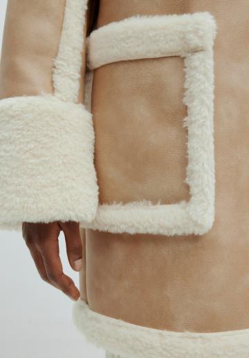 Пальто из искусственной кожи