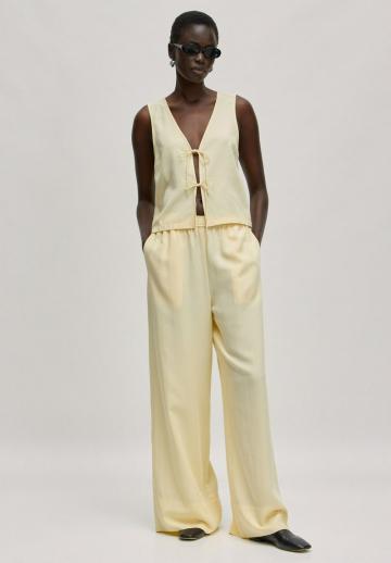 Блузка без рукавов