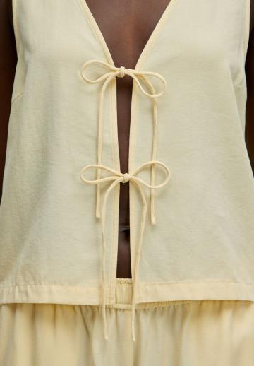 Блузка без рукавов