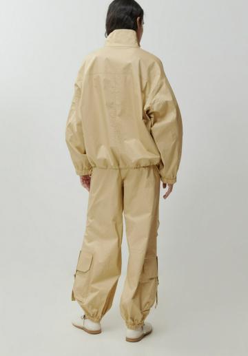 Куртка с накладнымит карманами