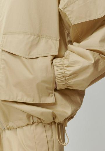 Куртка с накладнымит карманами