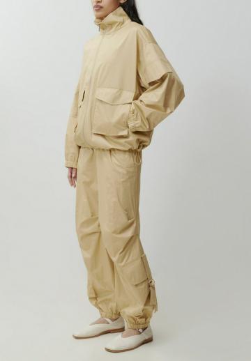 Куртка с накладнымит карманами