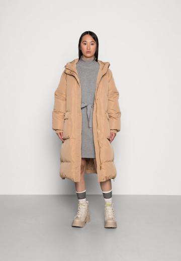 Вязаное платье