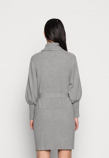 Вязаное платье